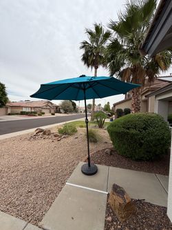 9’ Outdoor Solar Umbrella