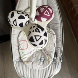 MamaRoo 4Moms Baby swing 