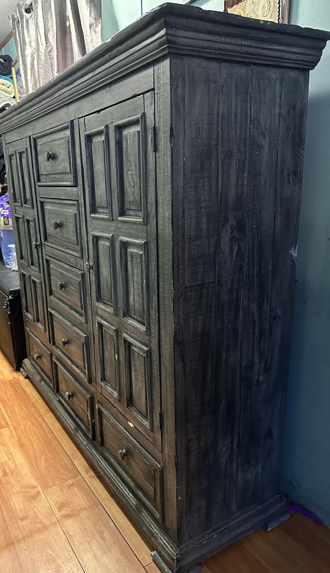 Dresser