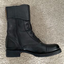 FRYE WOMEN -  SIZE 8