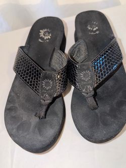Women’s Yellow Box Black Platform Flip Flops, Size 9