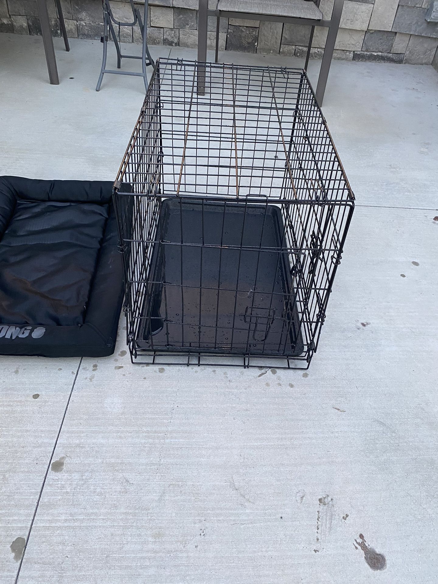 19” X 30 “ Dog crate with kong Pad