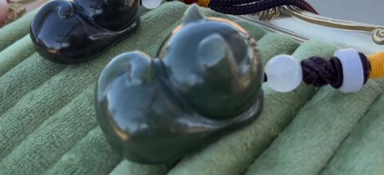 Hetian jade cat handheld piece