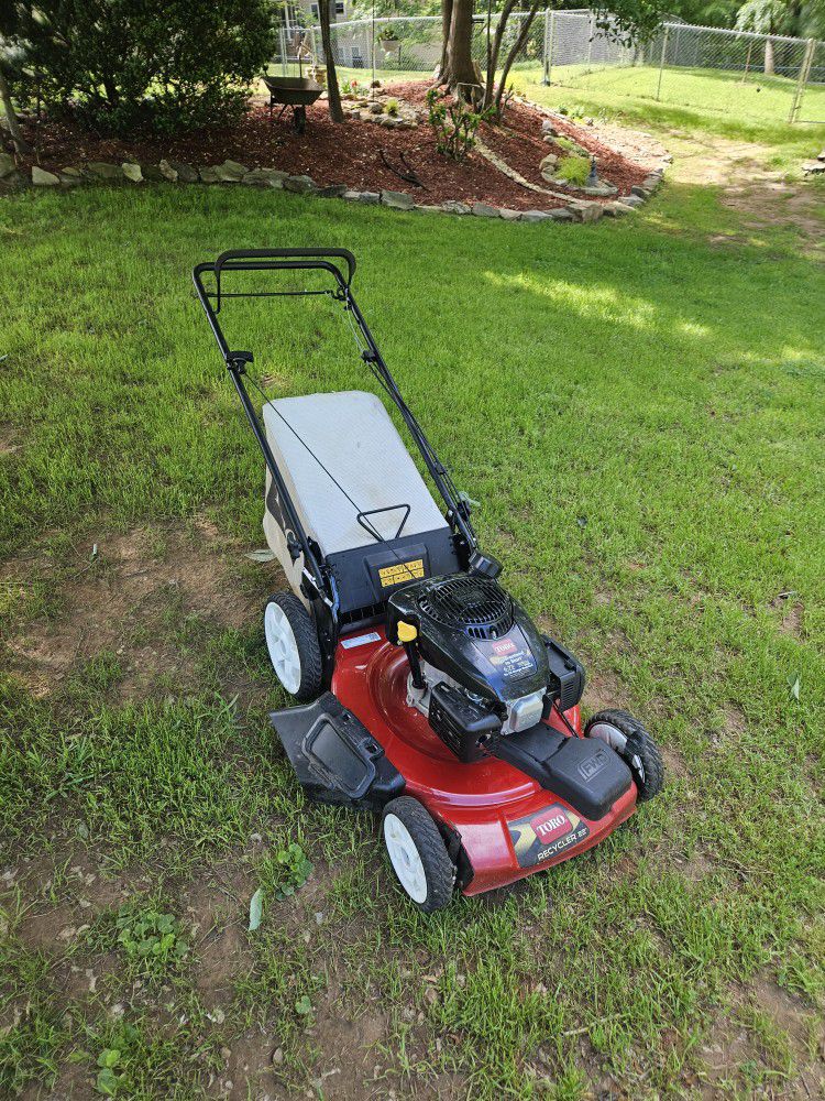 Toro Recycler Self-propelled Lawn Mower Excellent Condition 
