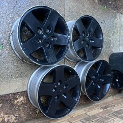 4 Jeep Wrangler JK Alloy Rims/ center caps