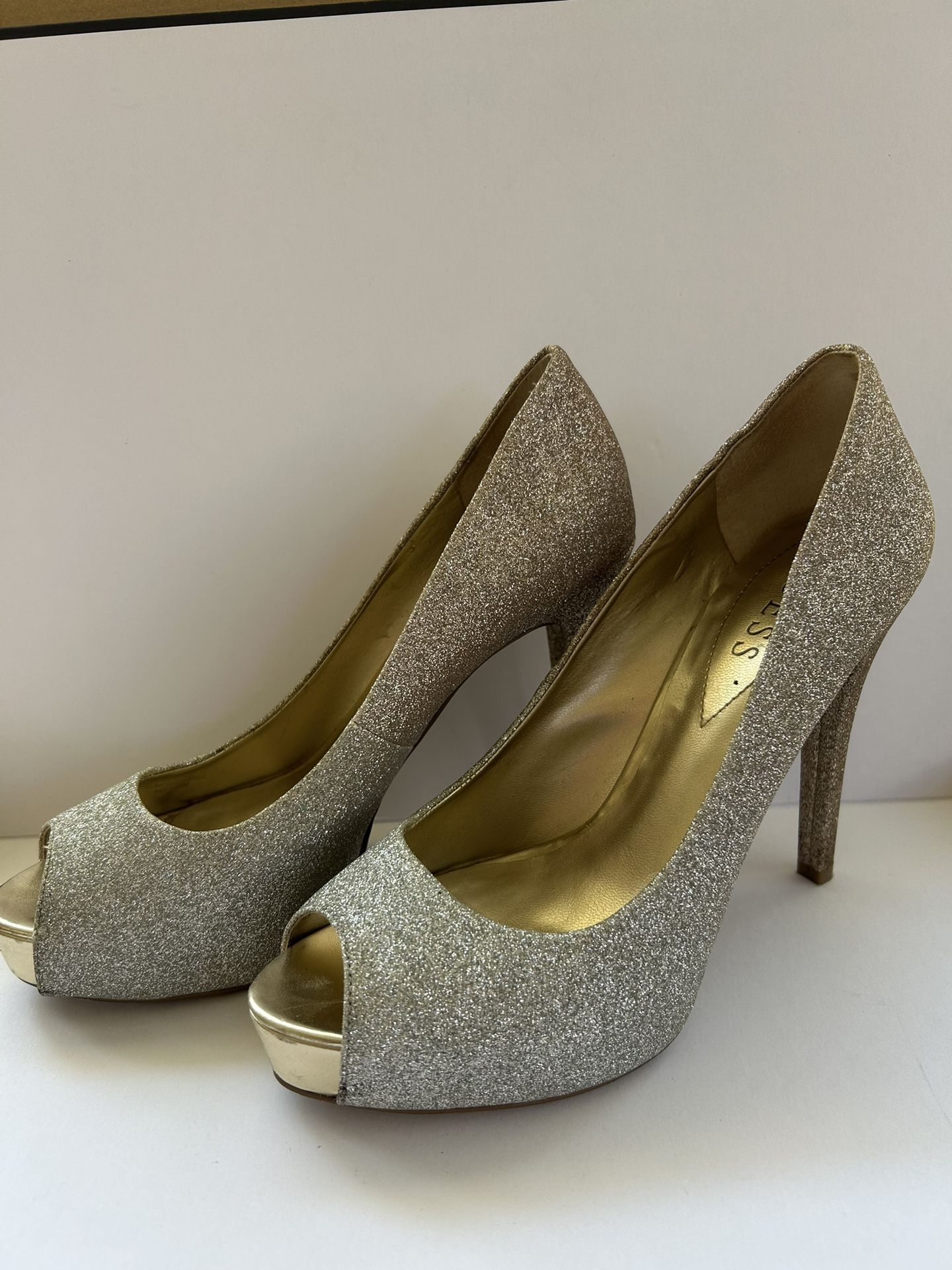 GUESS size 8 Glittery Heels Like New