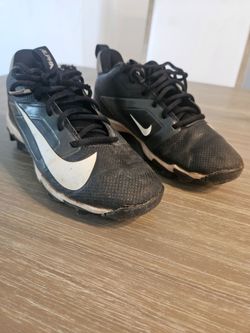 Kids baseball cleats