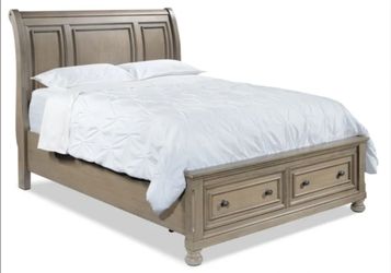 Beautiful Queen Size Bed With Mattress