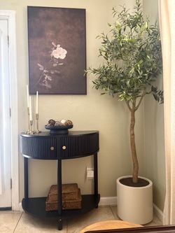 Half moon entry table