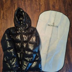 Moncler Ecrin Size 2 Medium Black 