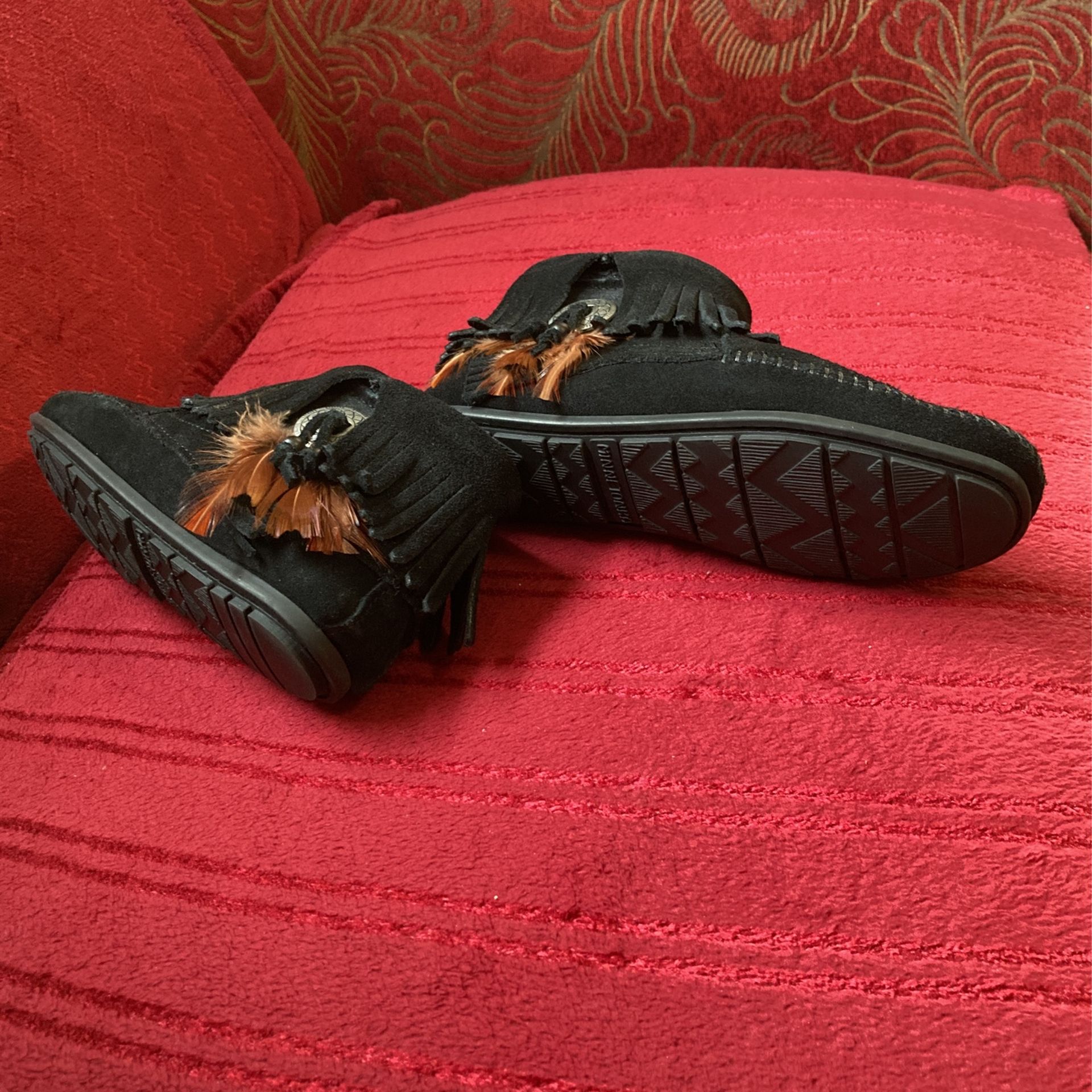 MinneTonka Women’s Moccasin Boots 