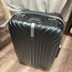 NEW Samsonite Carry On With TSA LOCK 