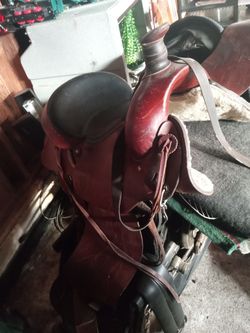 Used Western Saddle. Good Condition 