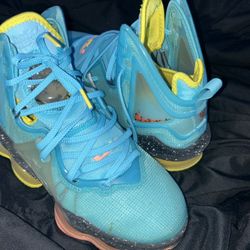 LeBron 19s (Christmas)
