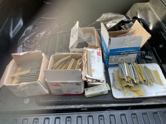 Assorted nails, screws for nail guns and screw guns (see photos and description )