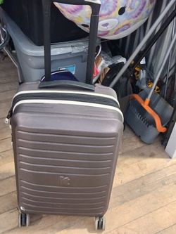 Hard shell suitcase