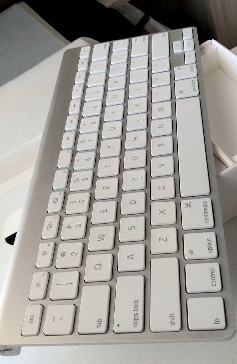 Apple Magic Keyboard (A1314) Wireless Bluetooth