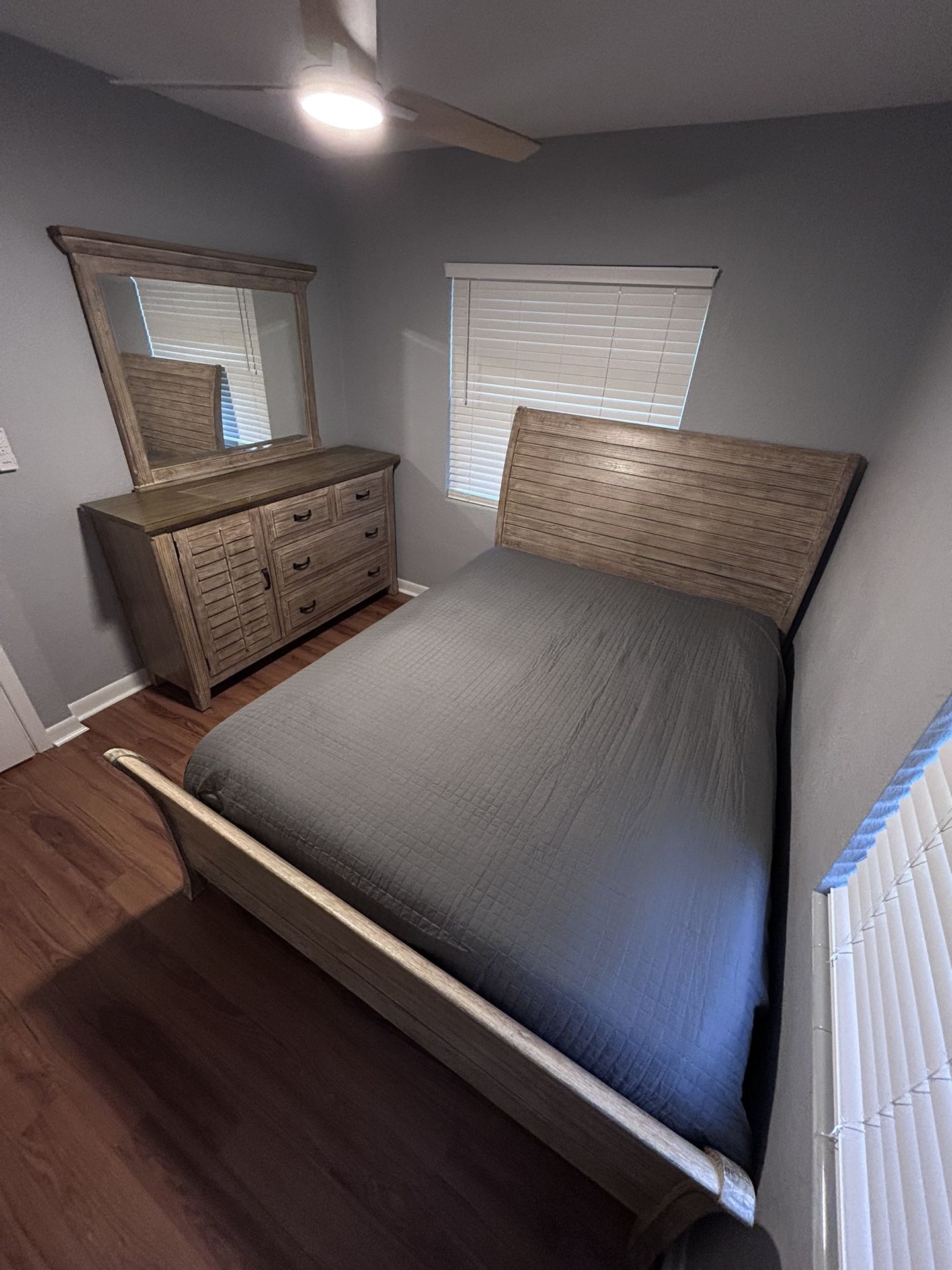 Queen Bed & Mirror dresser