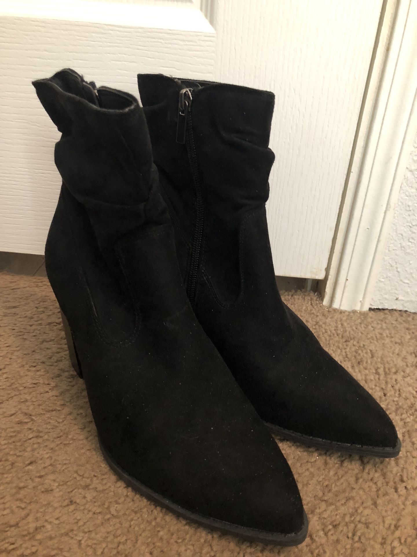 Women’s Black Ankle w/Side Zipper Chunky Block Heel Booties Size 8