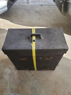 BateriaOld School  Anvil Type Fiber Trap Case for $24