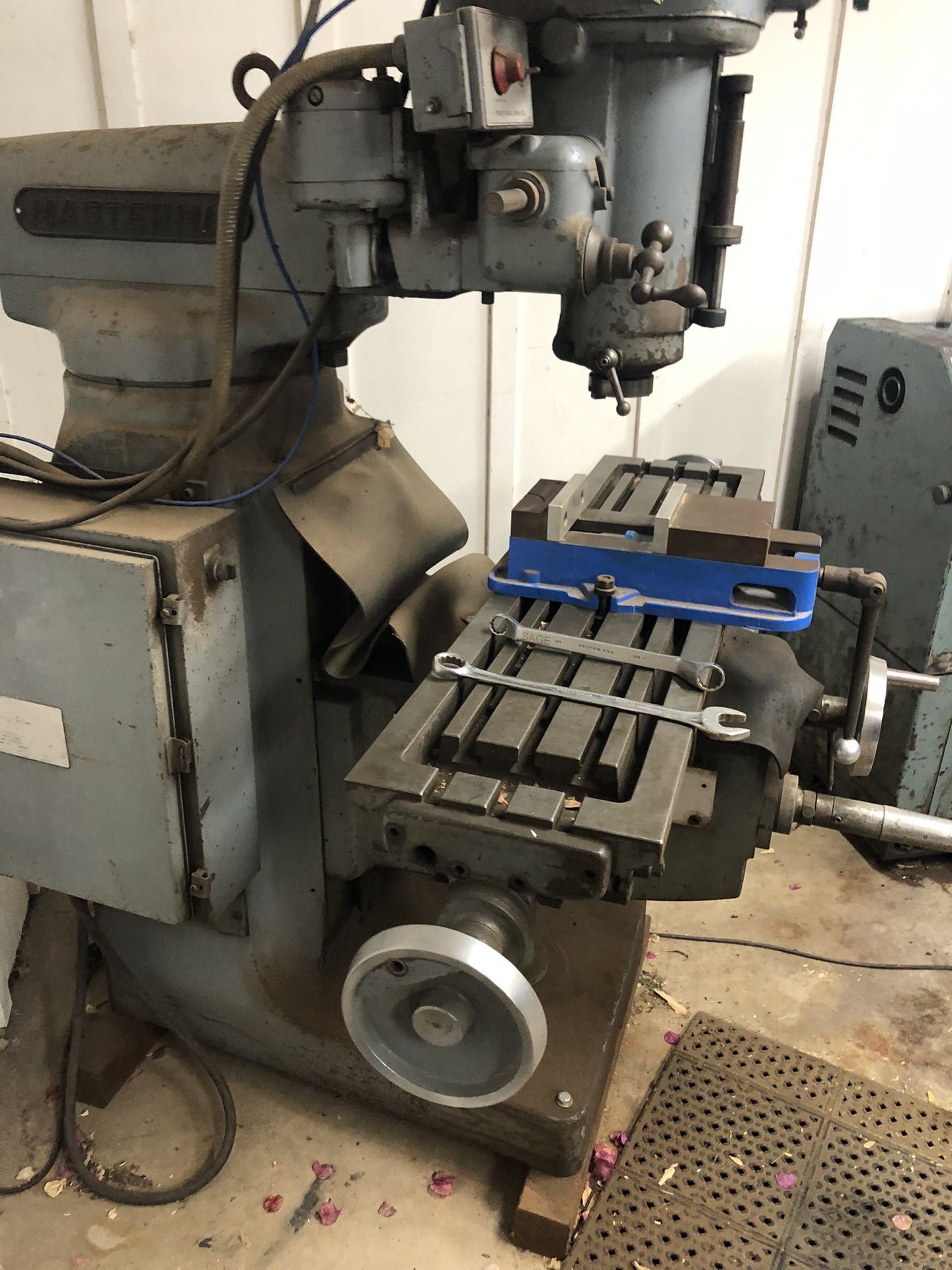 Metal Milling Machine Gorton 122 CAT 40 for Sale in Tempe, AZ OfferUp