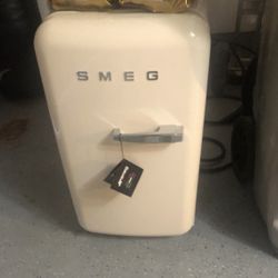 Smeg Mini Fridge