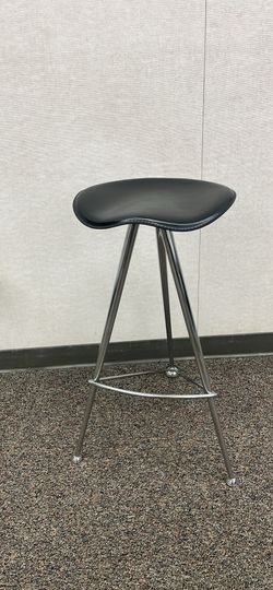 Metal stool