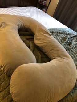Mom Cozy maternity pillow.