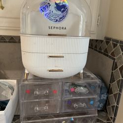 Make Up Containers 