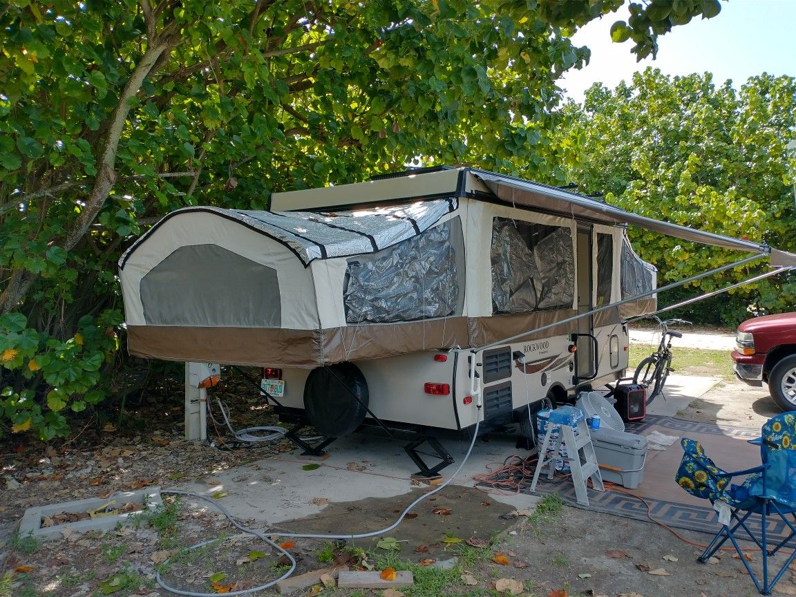 2016 Rockwood Freedom 2560G Pop Up Camper