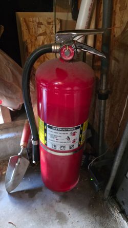Commercial grade fire extinguisher A423