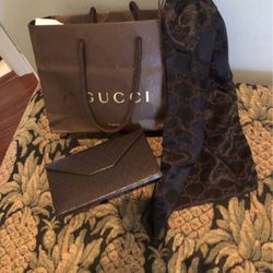 Gucci https://offerup.com/redirect/?o=QWNjZXNzb3JpZXMuTmV3