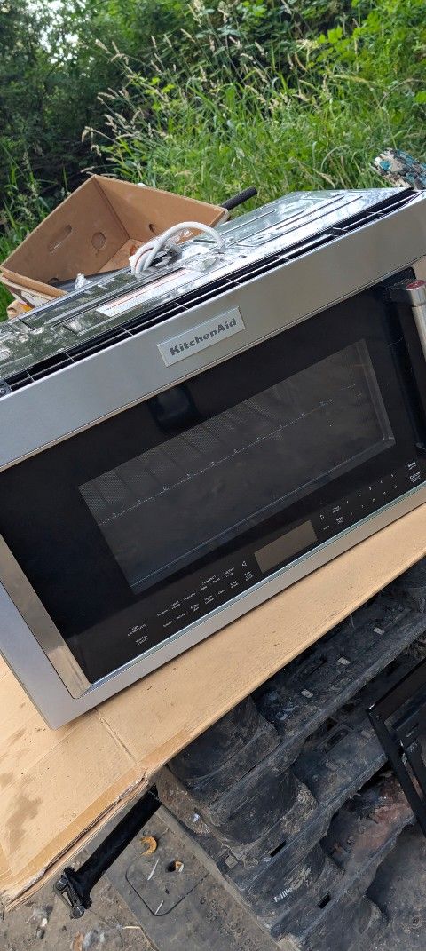 KitchenAid
KitchenAid 1.1 cu. ft. Over the Range Microwave - Stainless Steel