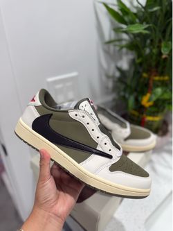 Aj1 Travis scott ‘Medium Olive’ Sizes 8M-12M