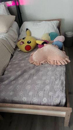 Toddler bed