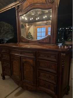 Tocador dresser