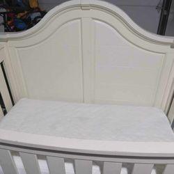 Baby  Crib/ Cuna Para Bebé 