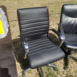 FIVE ADJUSTABLE OFFICE CHAIRS 