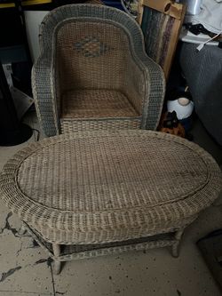 Table w/ 3 chairs set