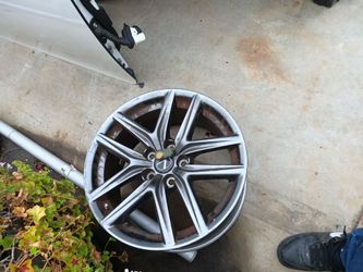 Lexus is 350 rims 1 rear black 1 front silver