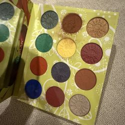 Okalan colour parade shadow palette