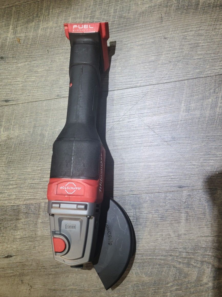 Milwaukee  4-1/2 in./6 in. Braking Grinder 