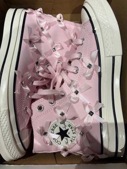 Pink bow Converse