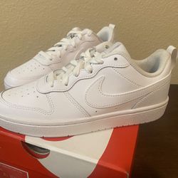 Woman’s Nike Airs 4 1/2 Y