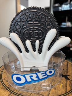 Nabisco Oreo 3D Milk Splash Display