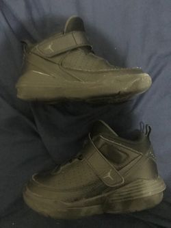 Boy’s Nike Air Jordans Max Aura 5