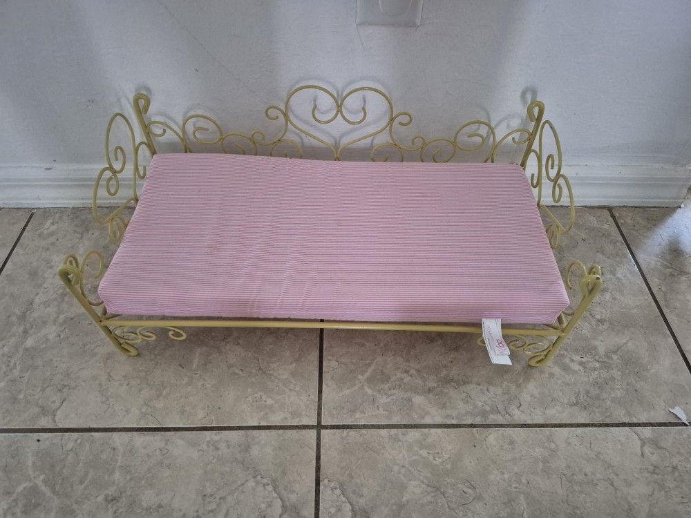 OG DOLLS YELLOW WIRE 21" WITH BED FRAME IN GOOD CONDITION