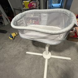 Halo Swivel Bassinet