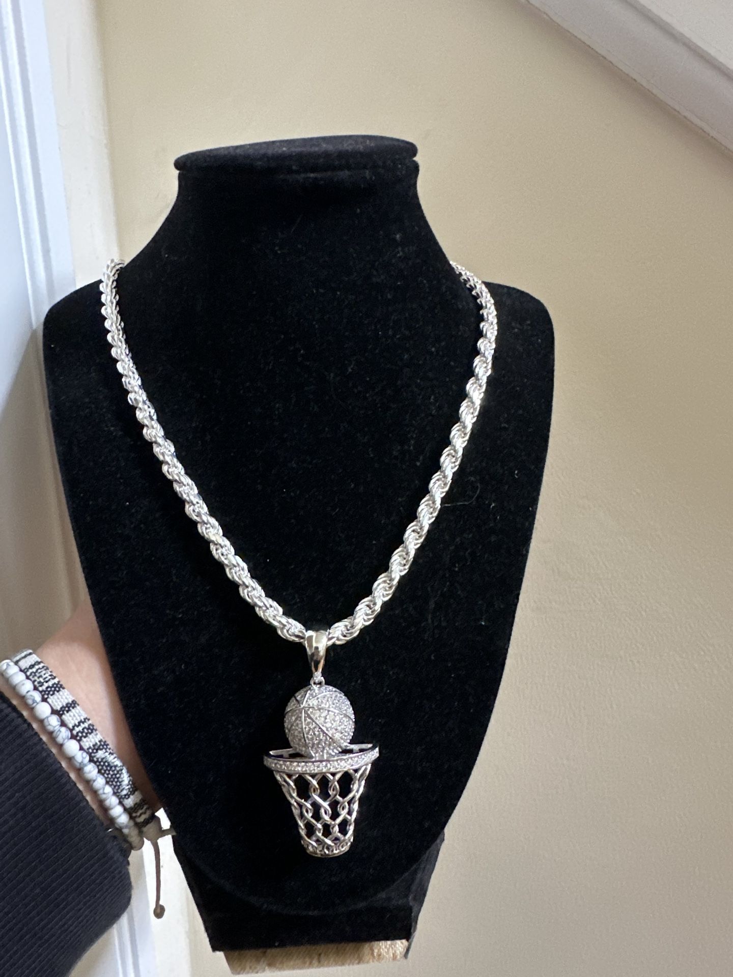 Sterling silver rope chain and pendant