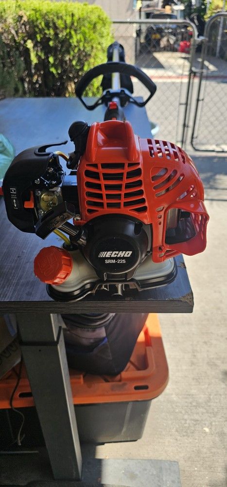 ECHO TRIMMER SRM225 GAS TRABAJA MUY BIEN BRAND NEW